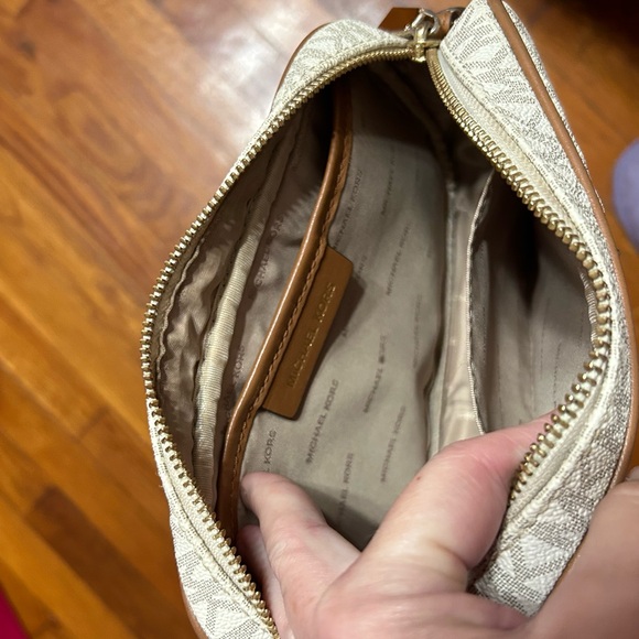 Michael Kors Crossbody Bag Vanilla - Picture 2 of 9